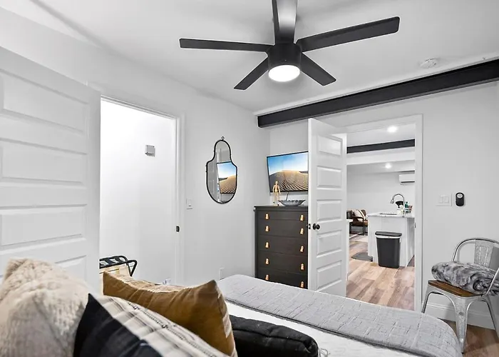 Hidden Lighthouse Bungalow Renovated 2 Beds Dogs Ok